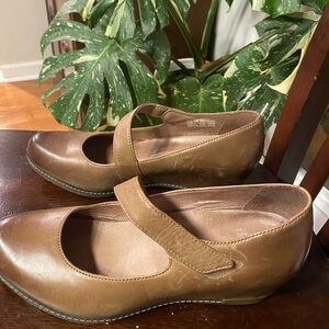 Dansko size 40 Brown Mary Jane Flats